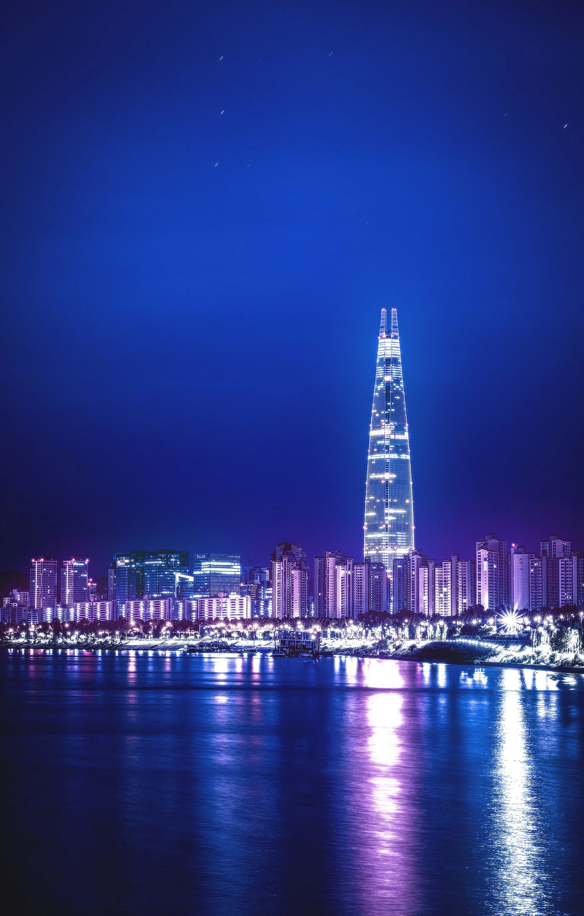 Seoul city view at night (photo: mauveine.kim, Wikimedia Commons, CC0)