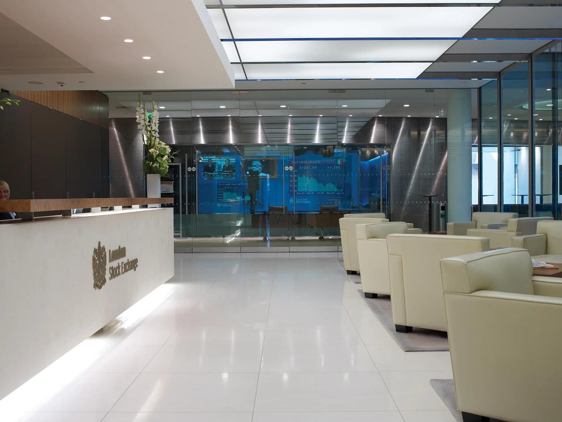 London Stock Exchange headquarters at Paternoster Square (photo: London Stock Exchange, Wikimedia Commons, CC BY-SA 3.0)